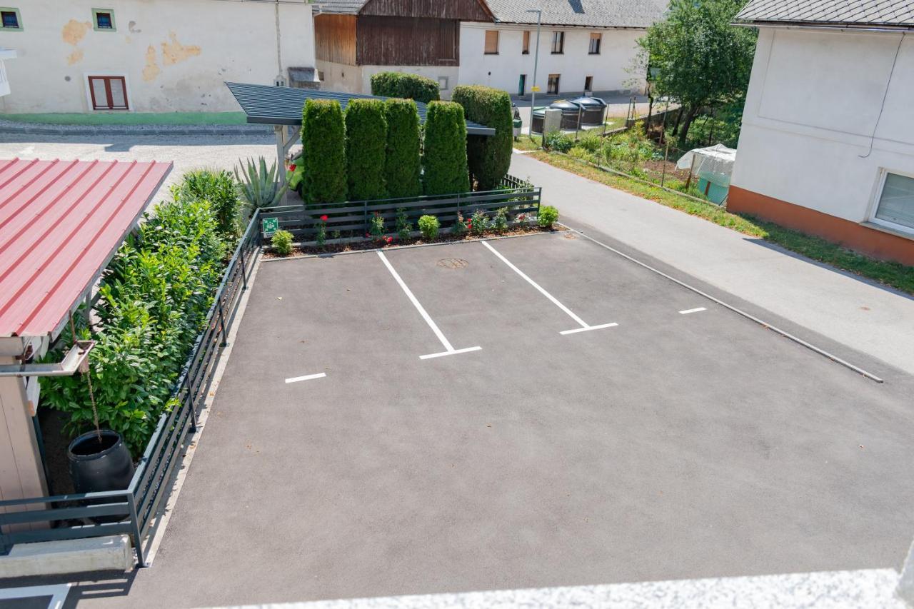 Prima Countryside Apartments Zirovnica Exterior photo